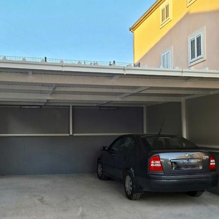 Apartman Nela Apartment Kaštel Sućurac Екстериор снимка