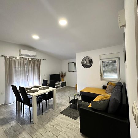 Apartman Nela Apartment Kaštel Sućurac Екстериор снимка
